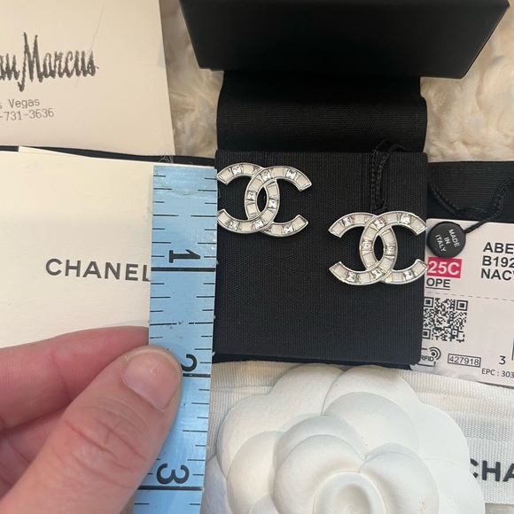 Chanel 15C White silver and Crystal cc logo earrings - NEW with TAGS & RECEIPT! - Picture 6 of 8